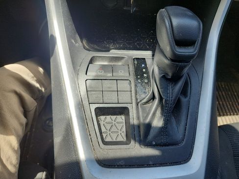 Used 2022 Toyota RAV4 LE AWD/4WD image 26