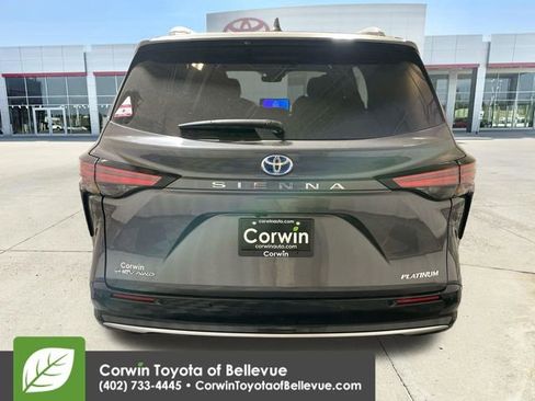 New 2025 Toyota Sienna Platinum image 7