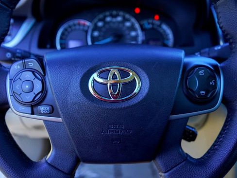 Used 2012 Toyota Camry XLE w/ Leather Pkg image 12