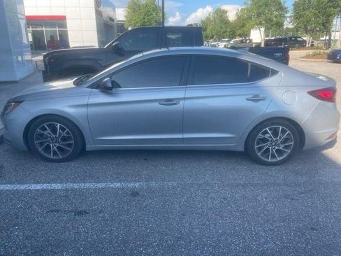 Used 2020 Hyundai Elantra Limited w/ Ultimate Package 03 FWD image 5