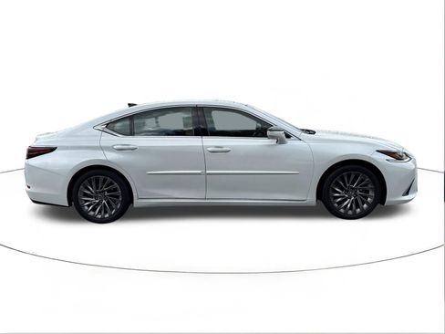 Used 2019 Lexus ES 350 Ultra Luxury FWD image 2