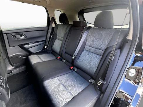 Certified 2025 Nissan Rogue SV FWD image 19
