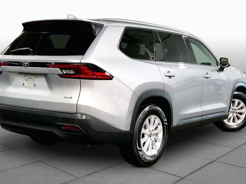 Used 2025 Toyota Grand Highlander AWD image 13