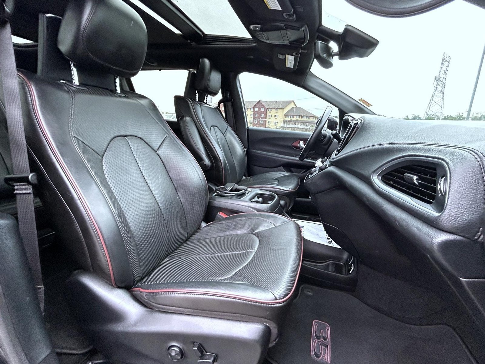 Used 2020 Chrysler Pacifica Limited FWD image 19