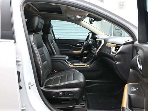 Used 2017 GMC Acadia Denali w/ Technology Package FWD image 13