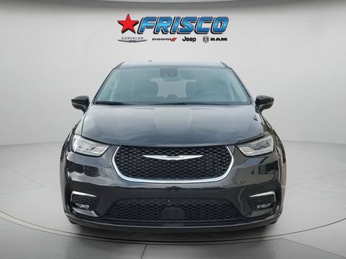 Used 2023 Chrysler Pacifica Touring-L FWD image 2