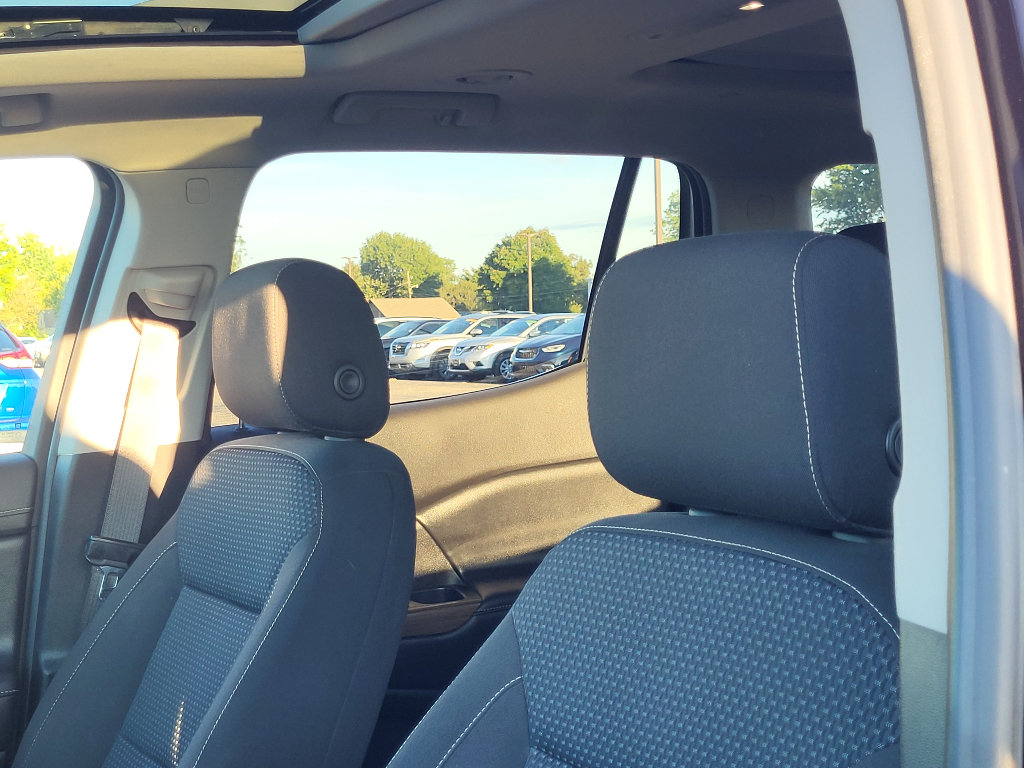 Used 2021 GMC Acadia SLE w/ Driver Convenience Package FWD image 21