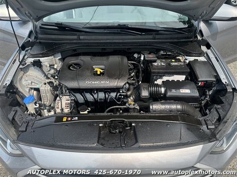 Used 2017 Hyundai Elantra SE FWD image 30