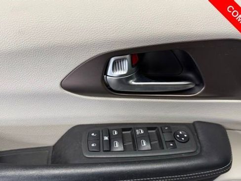 Used 2021 Chrysler Voyager L image 11