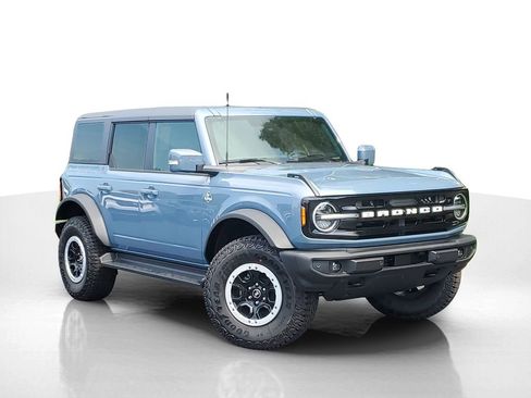 New 2025 Ford Bronco Outer Banks w/ Sasquatch Package AWD/4WD image 1