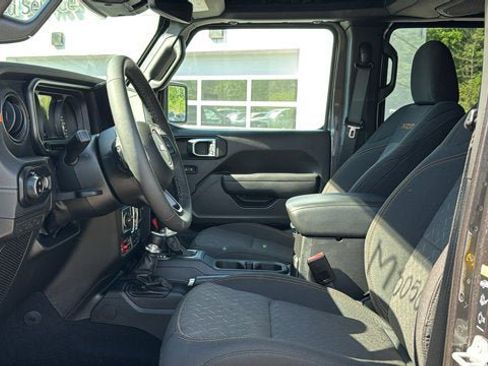 Certified 2026 Jeep Gladiator Mojave w/ Safety Group AWD/4WD image 13