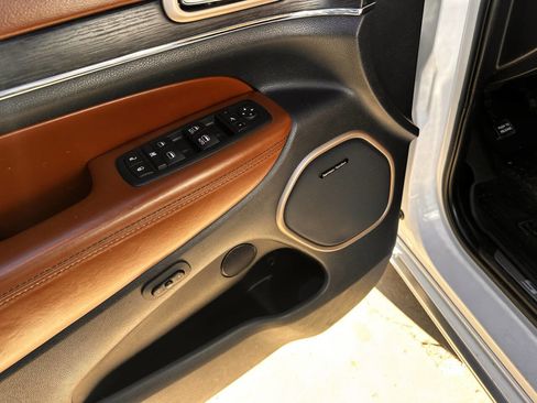 Used 2016 Jeep Grand Cherokee Summit w/ Platinum Series Group image 14