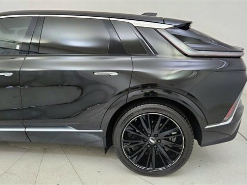 Used 2025 Cadillac Lyriq Luxury image 10