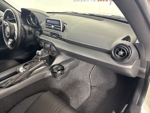 Used 2016 MAZDA MX-5 Miata Sport image 17