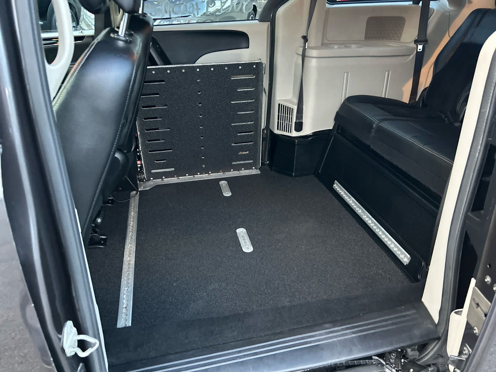 Used 2018 Dodge Grand Caravan SXT FWD image 22