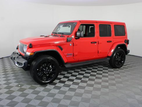 Used 2025 Jeep Wrangler Unlimited Sahara AWD/4WD image 2