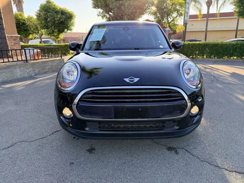 Used 2018 MINI Cooper 4-Door Hardtop image 2