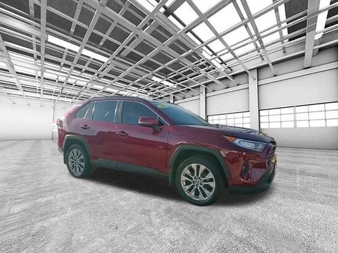 Used 2021 Toyota RAV4 XLE Premium image 1