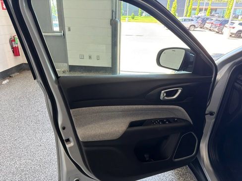 Used 2025 Jeep Compass Sport AWD/4WD image 19