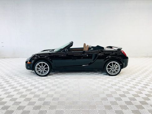 Used 2002 Toyota MR2 RWD image 9