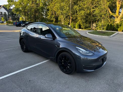 Used 2021 Tesla Model Y Long Range AWD/4WD image 3