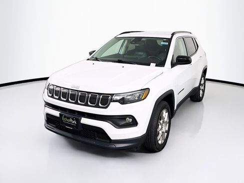 Used 2022 Jeep Compass Latitude AWD/4WD image 3