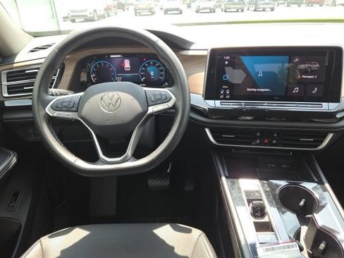 Used 2024 Volkswagen Atlas SE FWD image 11