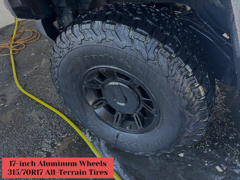 Used 2003 HUMMER H2 w/ Preferred Equipment Group AWD/4WD image 39