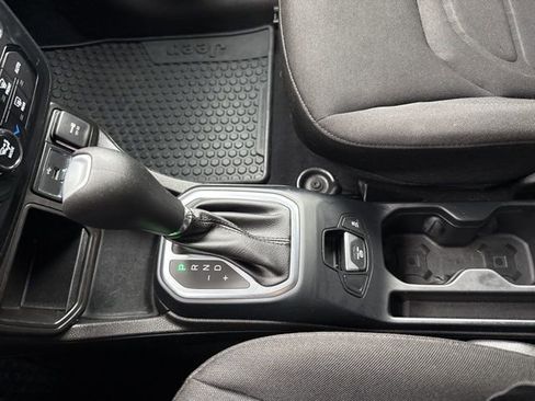 Used 2021 Jeep Renegade Latitude w/ Convenience Group image 20