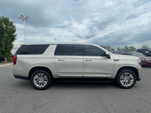 Used 2021 GMC Yukon XL SLT w/ SLT Premium Package AWD/4WD image 9