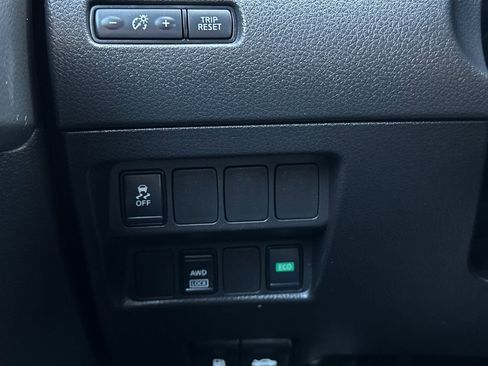 Used 2019 Nissan Rogue Sport S image 27