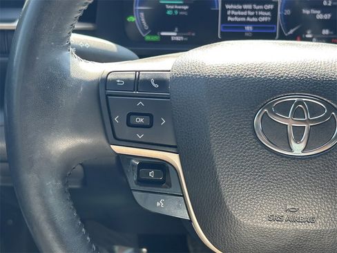 Used 2023 Toyota Crown Limited image 33