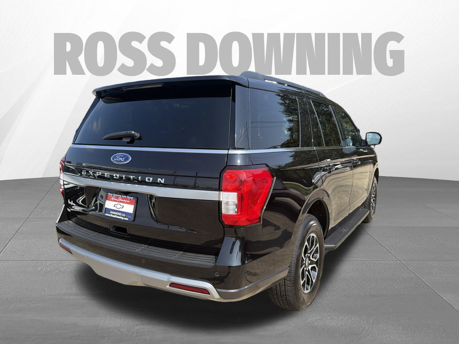 Used 2024 Ford Expedition XLT AWD/4WD image 4