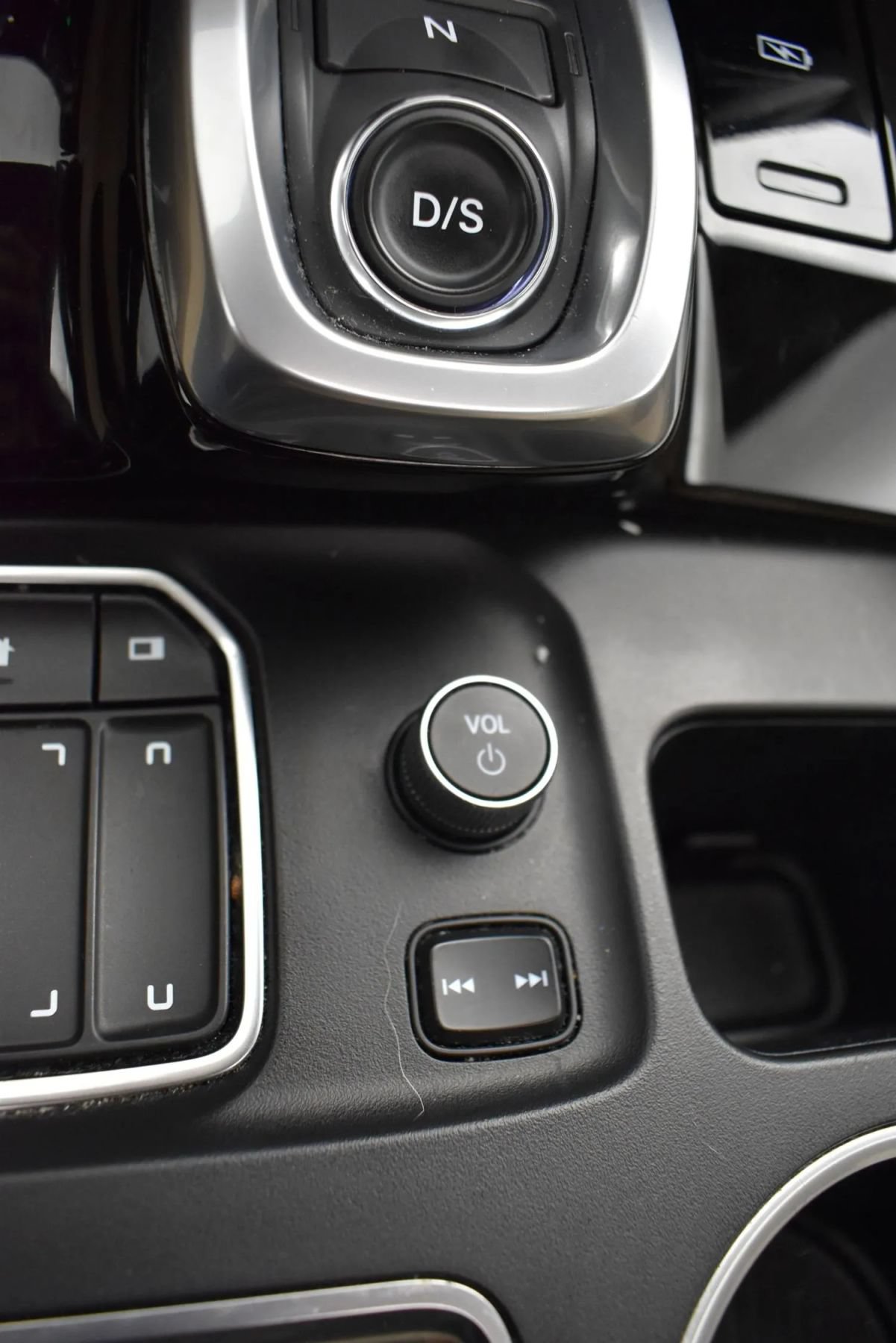 Used 2023 Acura MDX SH-AWD image 35