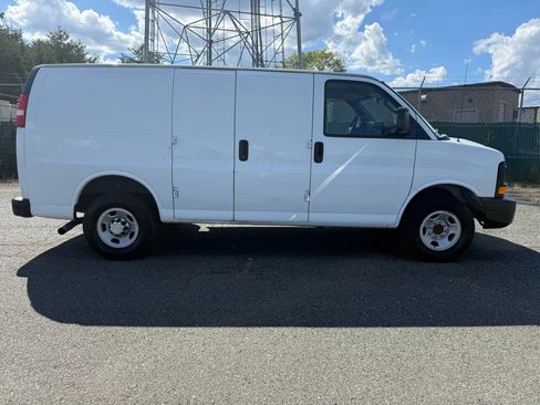 Used 2016 Chevrolet Express 2500 image 4