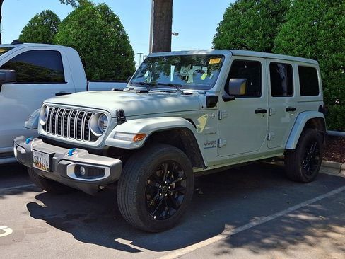 Used 2024 Jeep Wrangler Unlimited Sahara AWD/4WD image 1