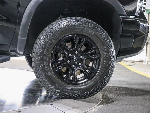 Used 2025 Chevrolet Silverado 1500 ZR2 w/ Technology Package AWD/4WD image 6
