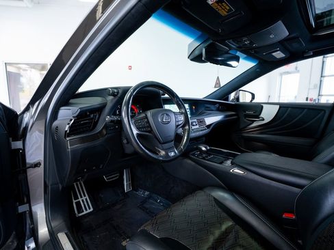 Used 2018 Lexus LS 500 F Sport w/ Accessory Package (Z2) RWD image 33