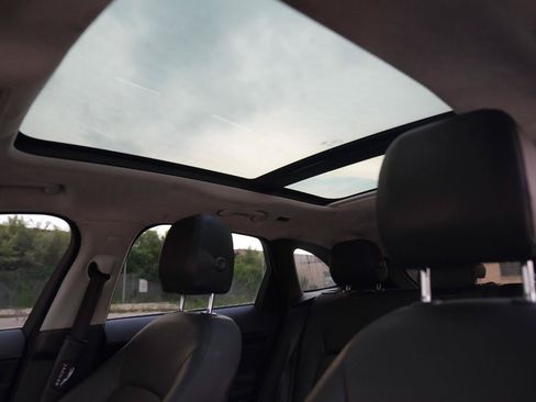 Used 2019 Jaguar F-PACE AWD/4WD image 32