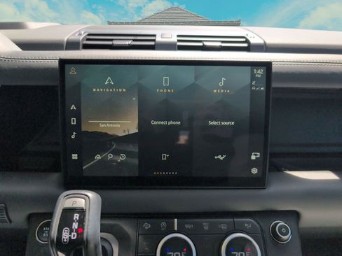 Used 2024 Land Rover Defender 130 X-Dynamic SE image 19