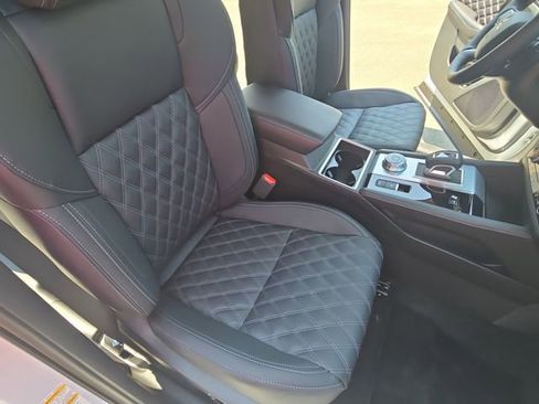 Used 2025 Mitsubishi Outlander SEL image 10