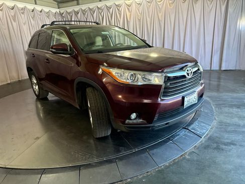 Used 2015 Toyota Highlander Limited FWD image 3