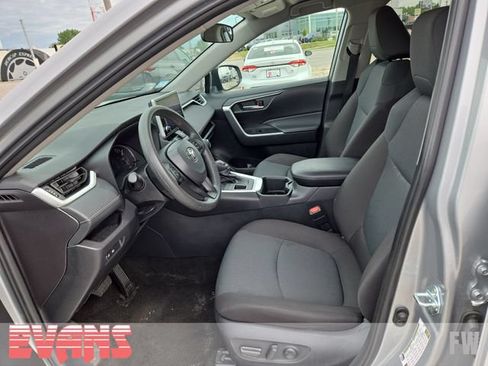Used 2025 Toyota RAV4 XLE AWD/4WD image 18