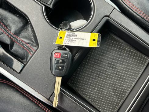 Used 2017 Toyota Camry SE FWD image 22
