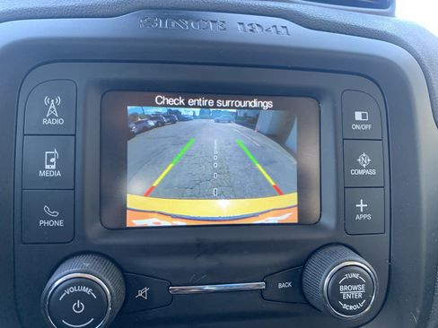 Used 2017 Jeep Renegade Latitude w/ Popular Equipment Group AWD/4WD image 16