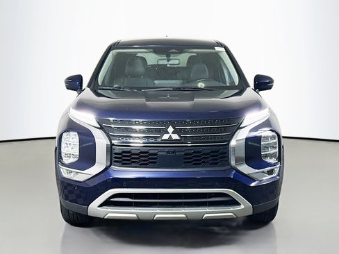 Used 2022 Mitsubishi Outlander SE FWD image 2