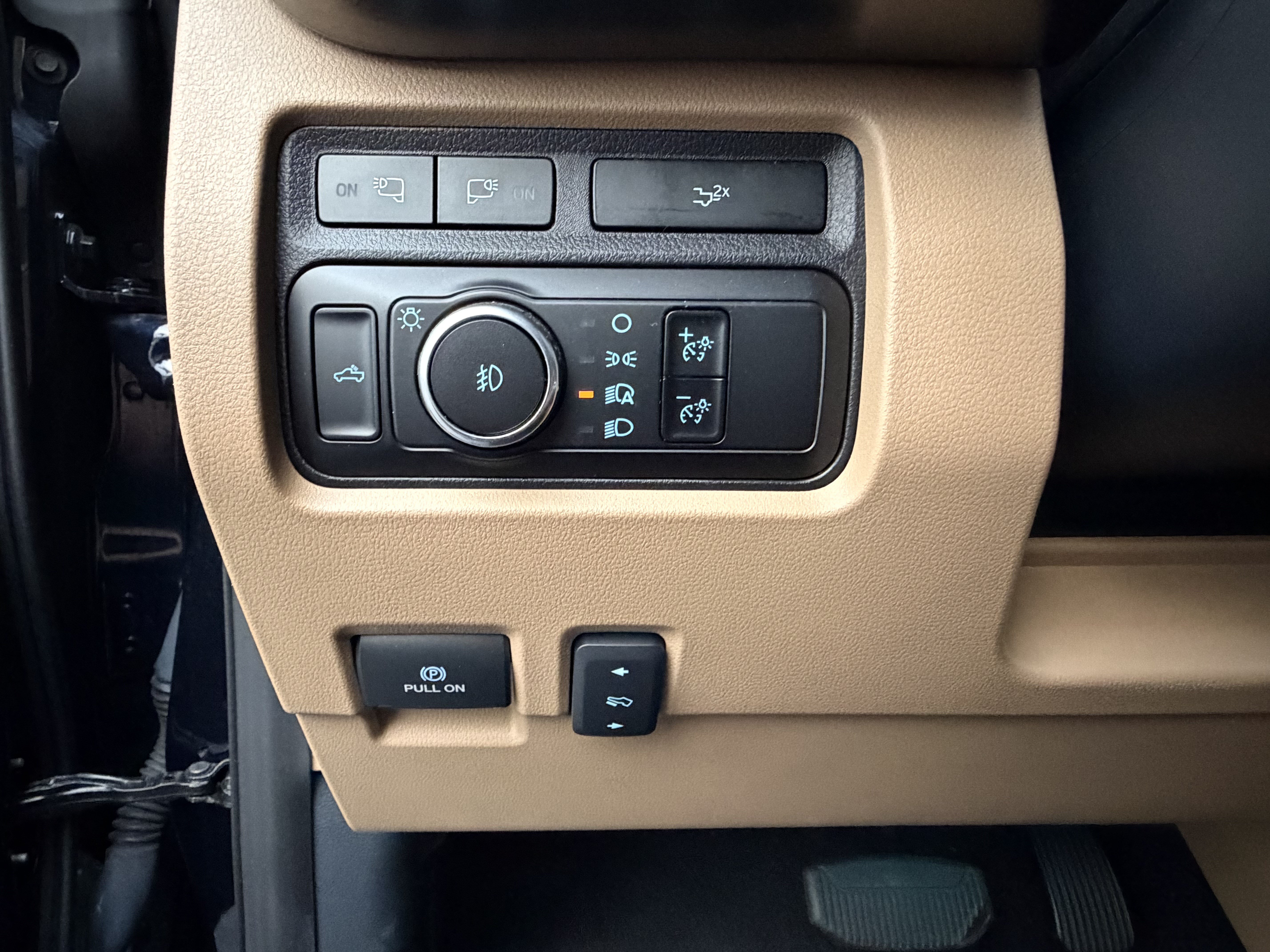 Used 2023 Ford F250 Lariat w/ Lariat Ultimate Package AWD/4WD image 15