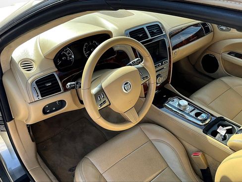 Used 2010 Jaguar XK Convertible image 19