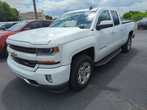 Used 2018 Chevrolet Silverado 1500 LT w/ All Star Edition AWD/4WD image 3