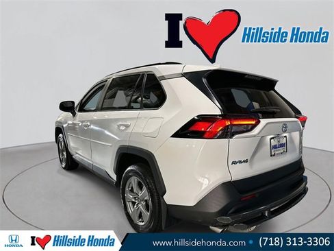 Used 2022 Toyota RAV4 XLE image 2